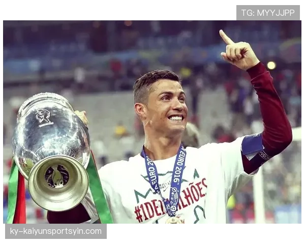 C罗是否该退役：高龄球员的竞技状态与职业选择